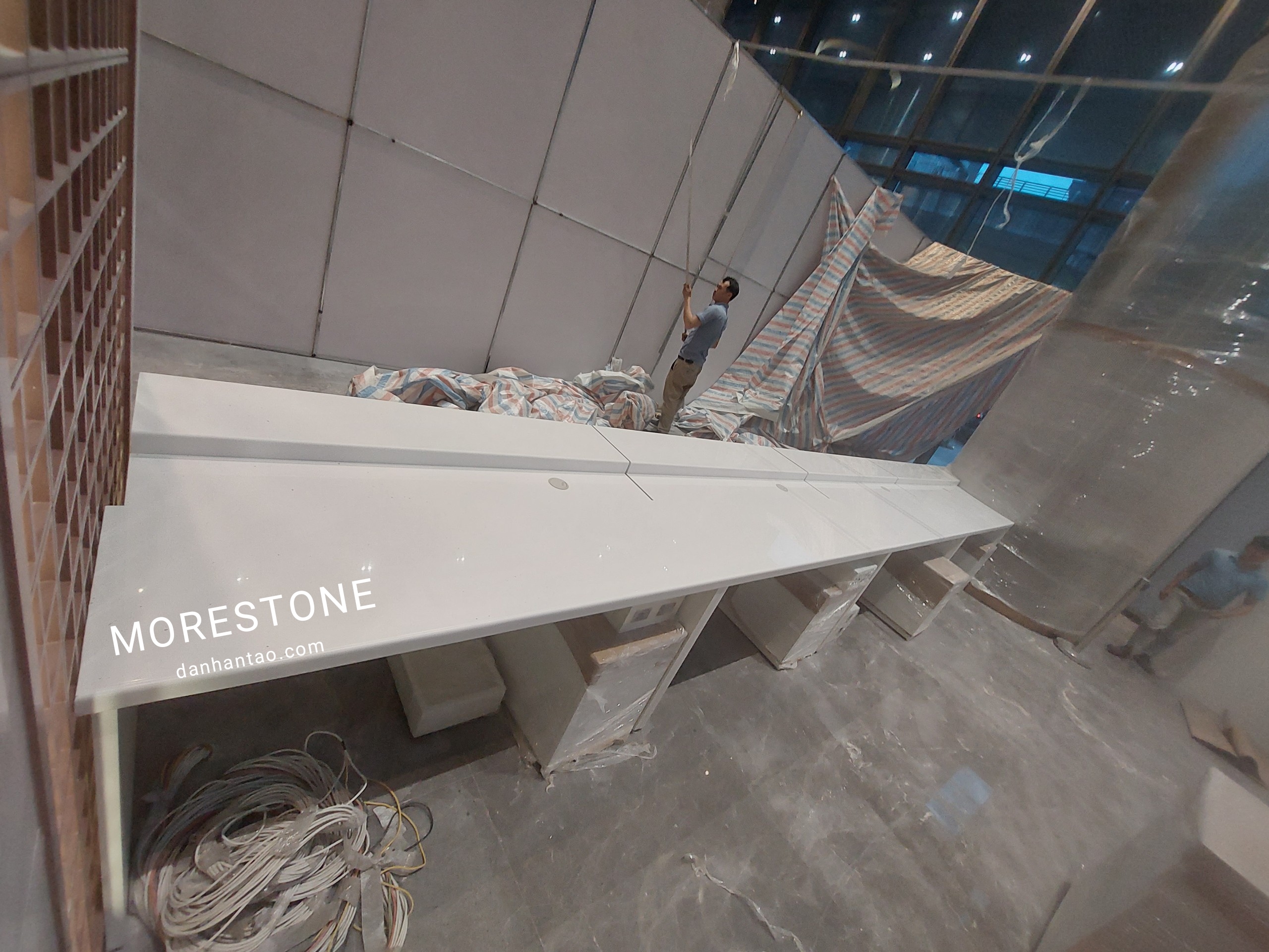 Quầy đá solid surface ngân hàng