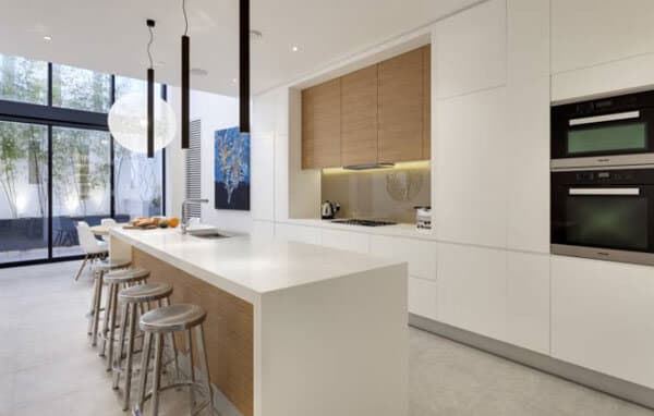 Đá nhân tạo làm bàn ăn